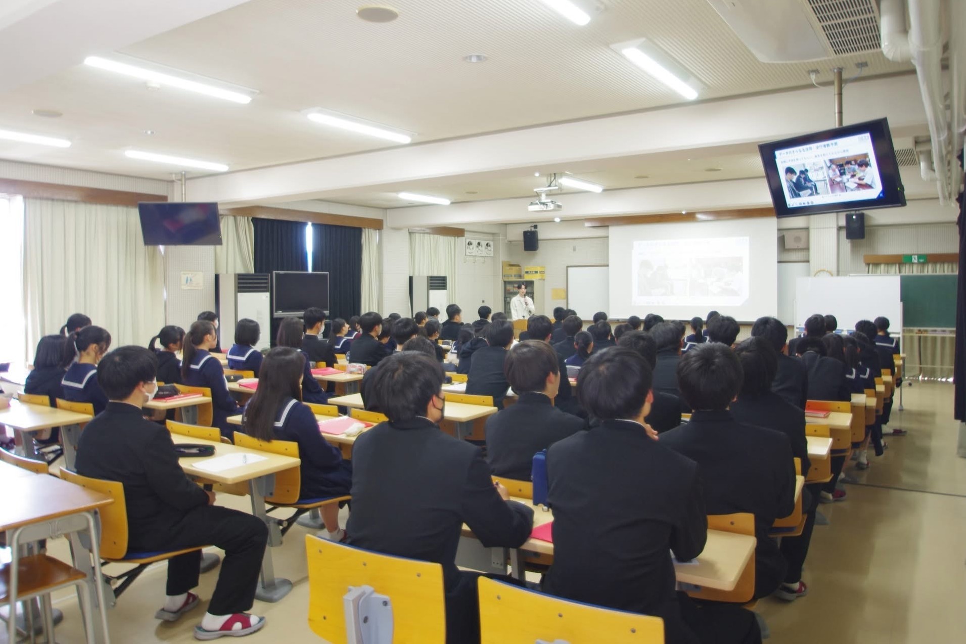 斐太高校で研究紹介をしました。